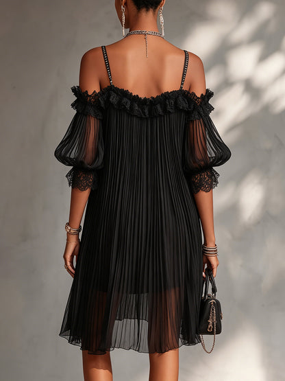 Camille | Robe Mini en Mousseline Noire à Épaules Dénudées et Bordure en Dentelle