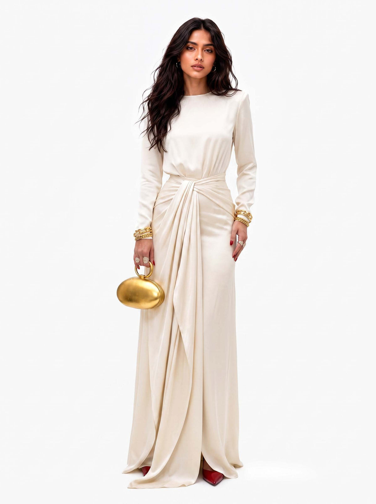 "Robe Maxi Élégante en Satin Drapé" can be rewritten as "Robe Maxi Chic en Satin Drapé".