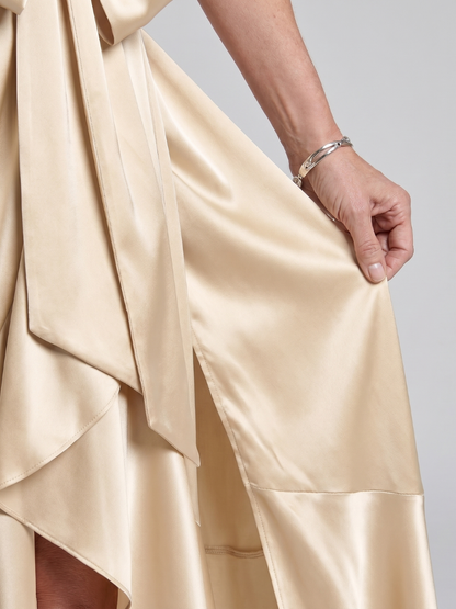 Amélie | Robe midi portefeuille à col halter et ourlet asymétrique