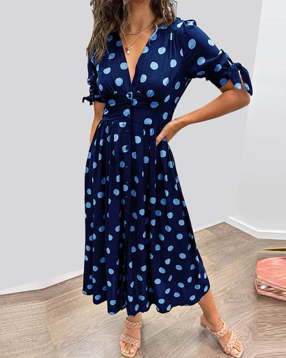 Caterina – Robe midi à pois col V effet sculptant