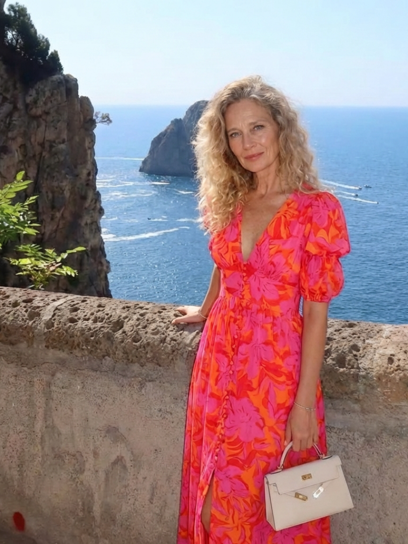 Jade | Robe midi fleurie à col V et manches bouffantes