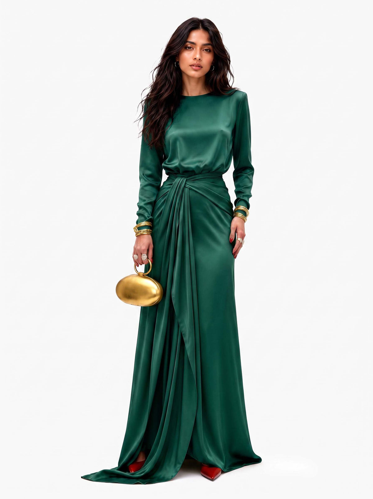 "Robe Maxi Élégante en Satin Drapé" can be rewritten as "Robe Maxi Chic en Satin Drapé".