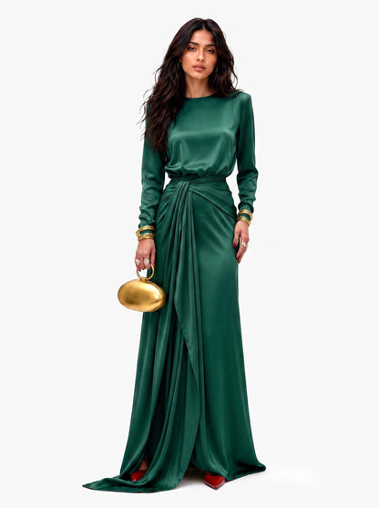 "Robe Maxi Élégante en Satin Drapé" can be rewritten as "Robe Maxi Chic en Satin Drapé".