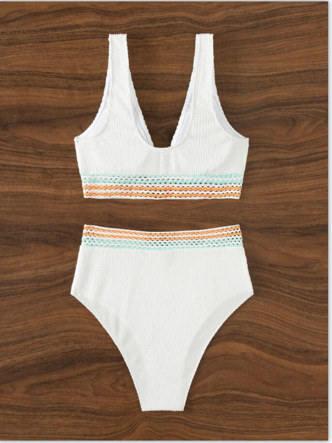 Bikini Élégant avec Top Décolleté en V et Culotte Sculptante Taille Haute