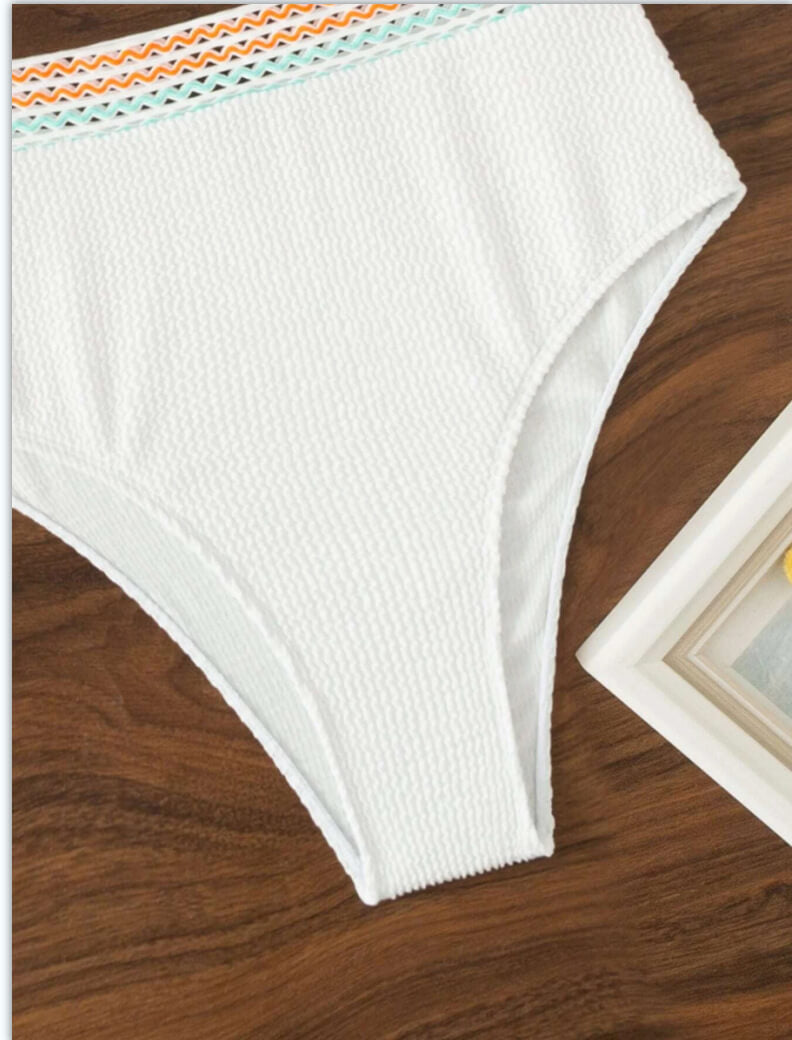 Bikini Élégant avec Top Décolleté en V et Culotte Sculptante Taille Haute