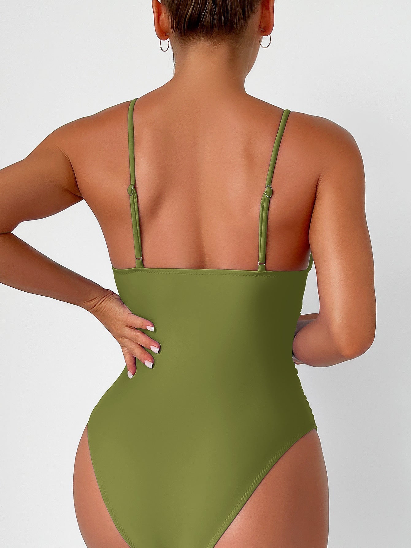 Maillot de Bain Entier Sculptant avec Décolleté en V et Fines Bretelles