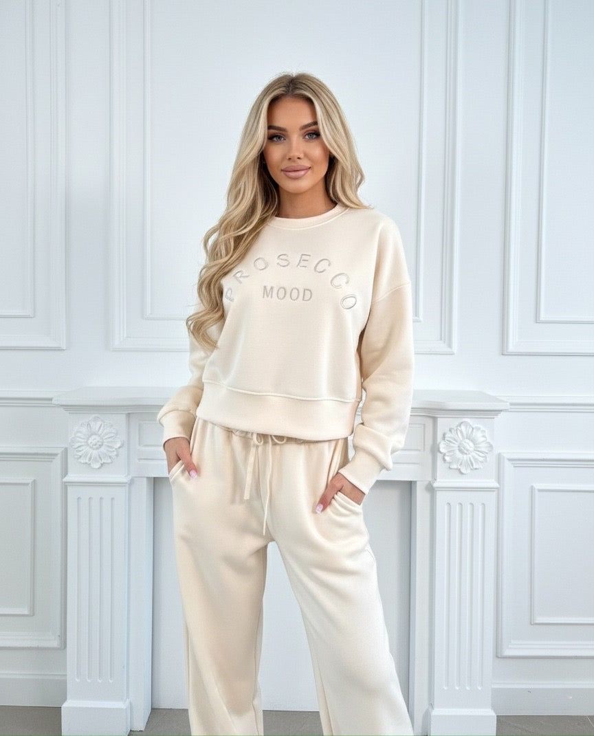 Beige Ensemble Prosecco