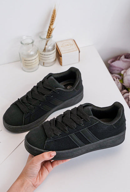 Total Black Sneakers