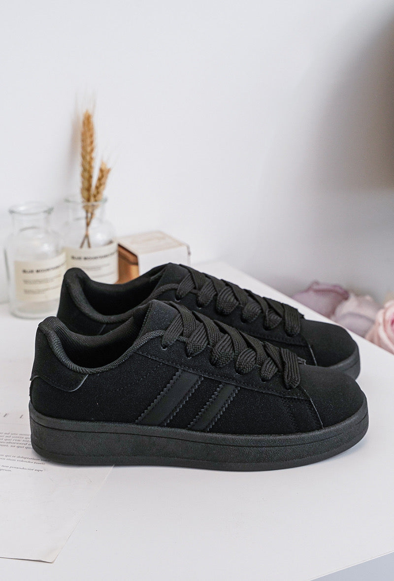 Total Black Sneakers