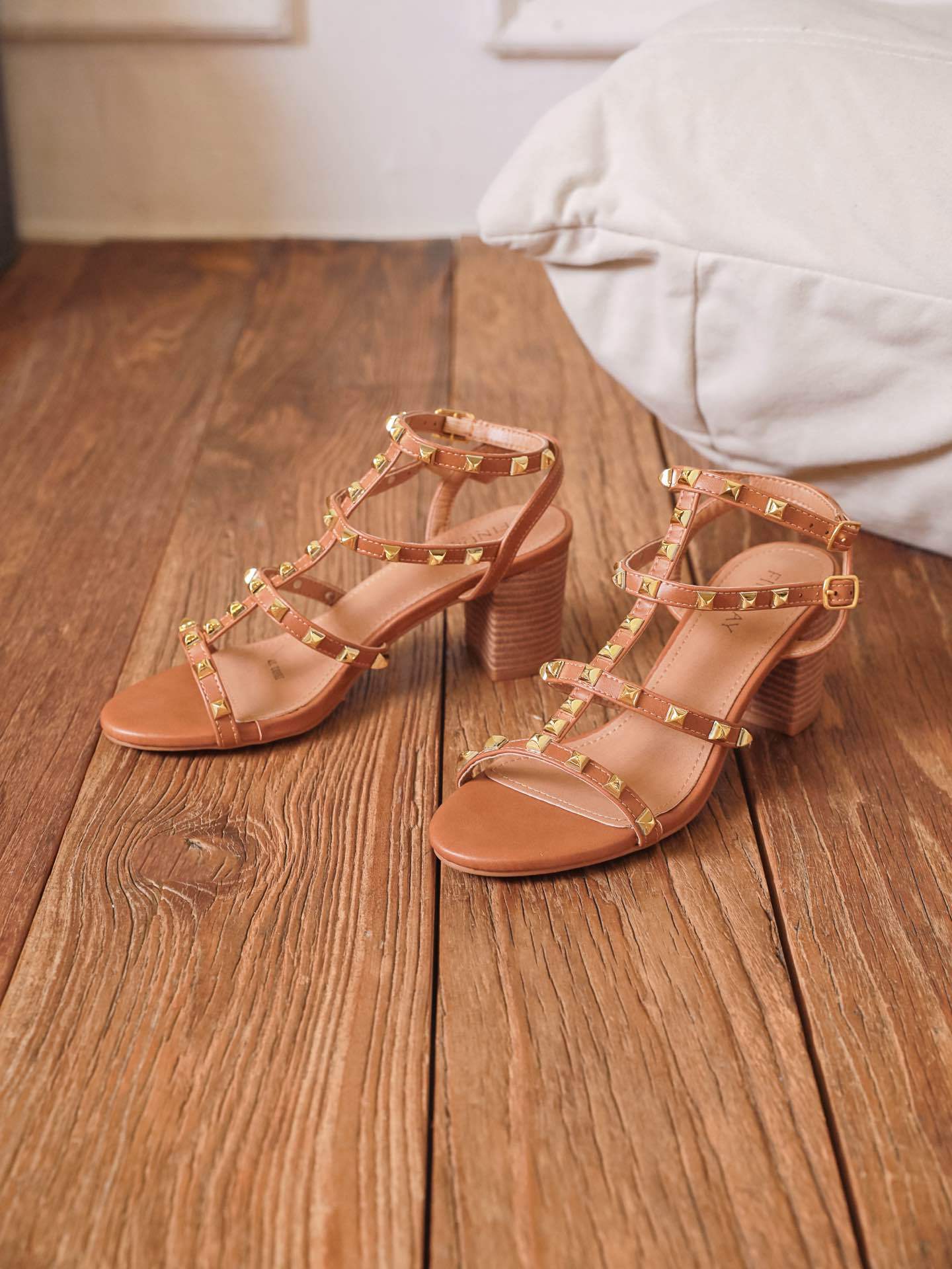 Valentina Camel Talons