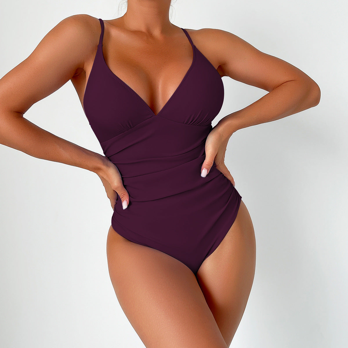 Maillot de Bain Entier Sculptant avec Décolleté en V et Fines Bretelles