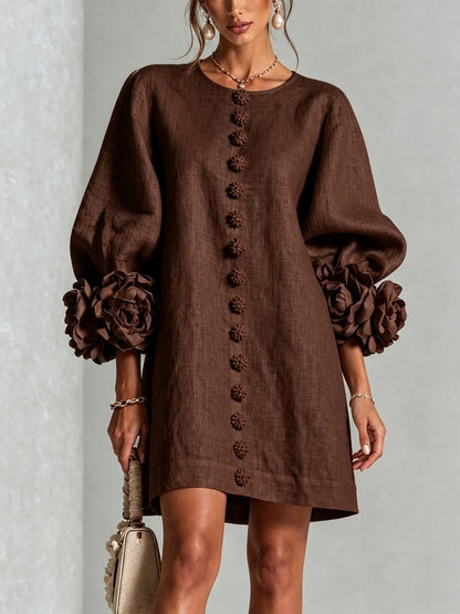 Robe à fleurs avec manches volumineuses et décolleté rond