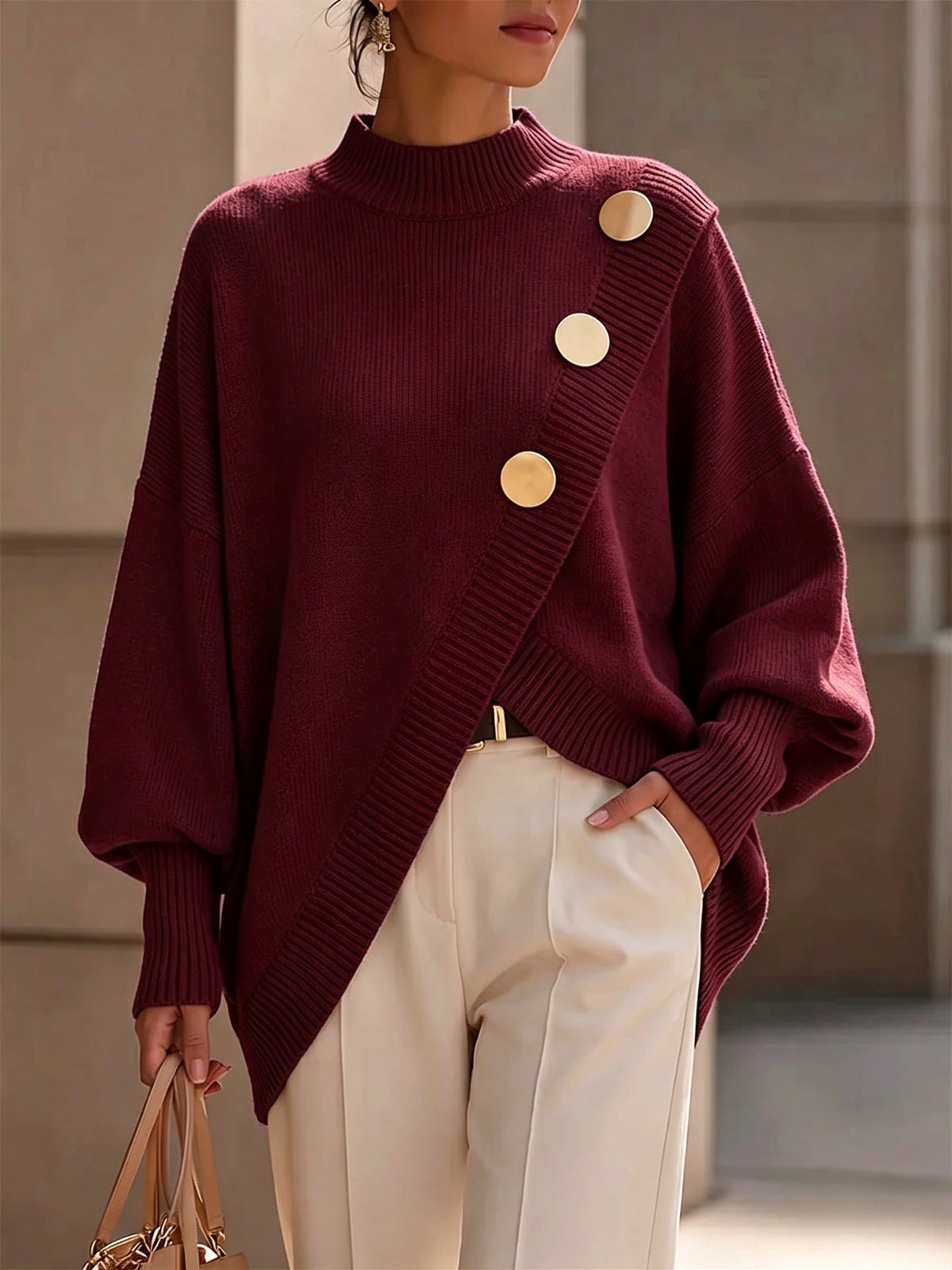 Rocío | Pull Asymétrique à Boutons Dorés