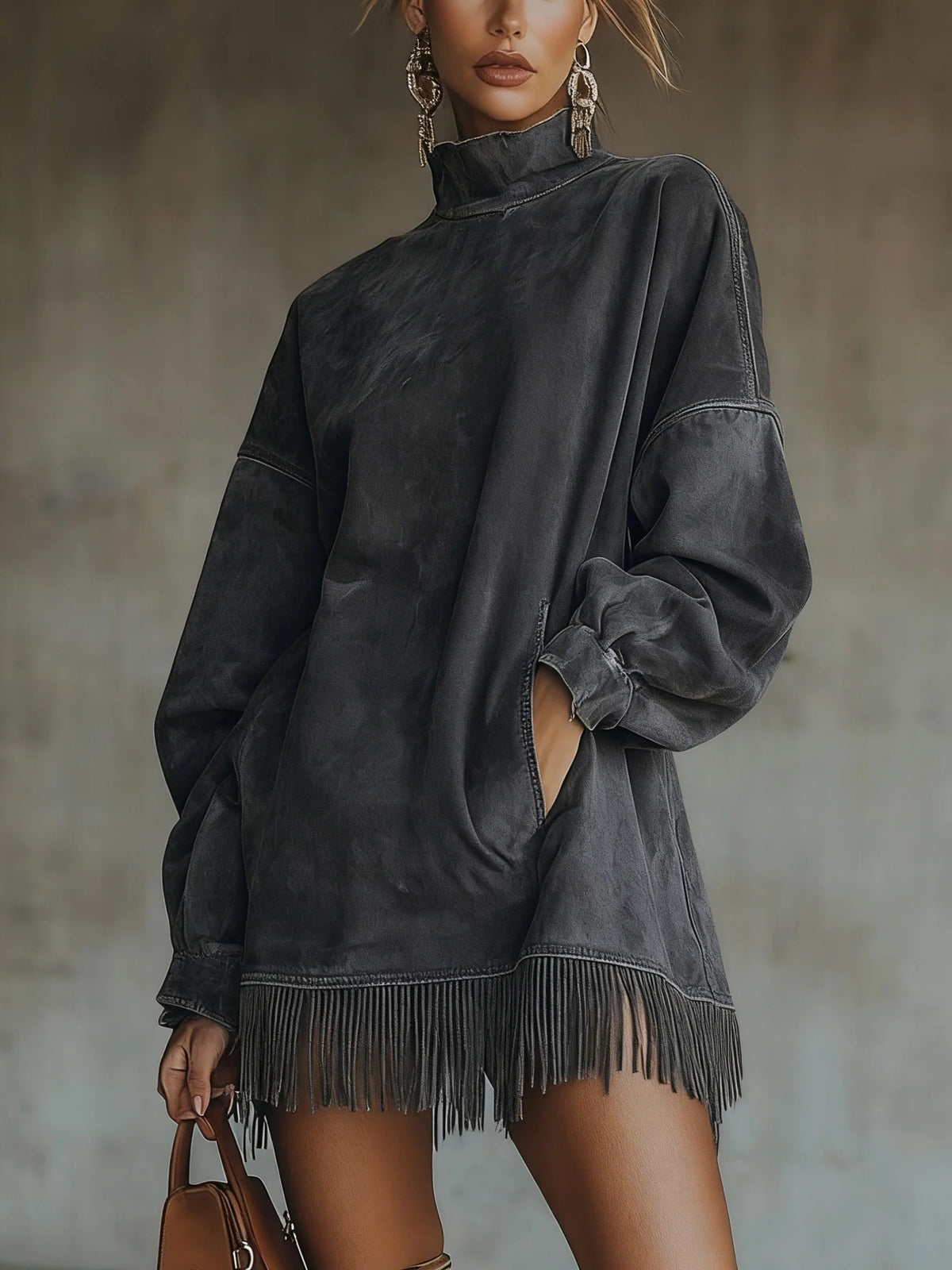 Gabrielle | Robe en suédine à col montant et détails frangés