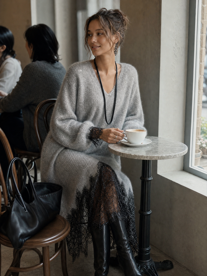 Robe midi grise en tricot avec dentelle à la base