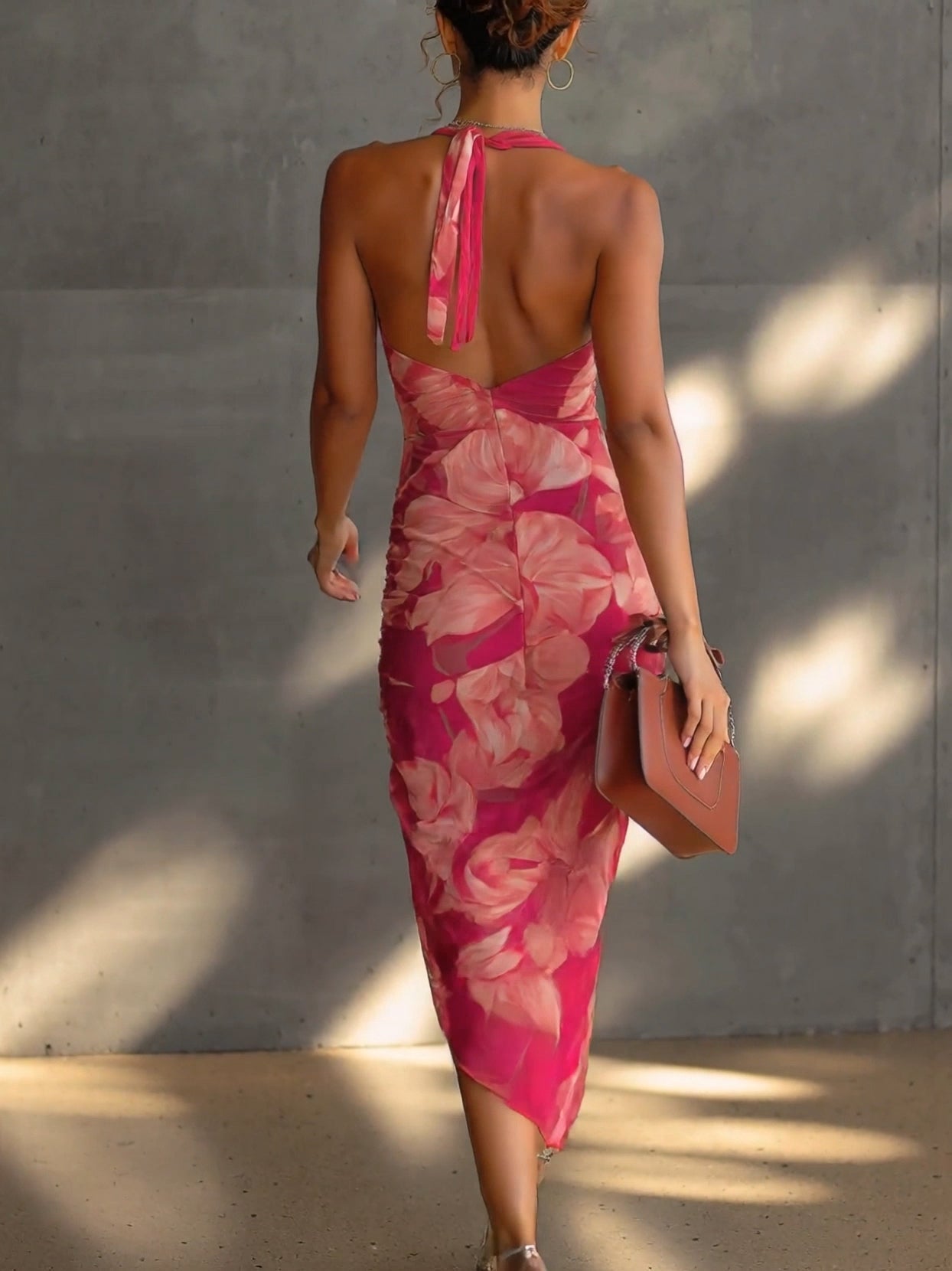 Robe Bodycon Fuchsia Imprimé Floral Sans Manches Fronces Latérales et Fente