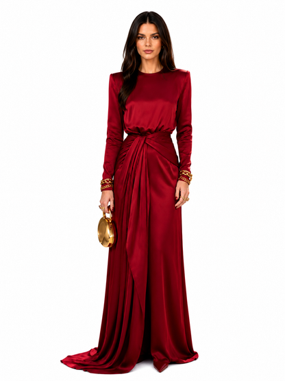 "Robe Maxi Élégante en Satin Drapé" can be rewritten as "Robe Maxi Chic en Satin Drapé".