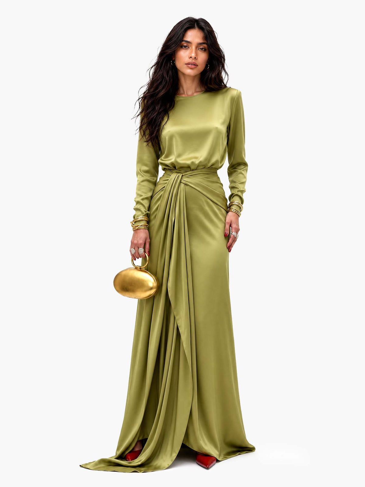 "Robe Maxi Élégante en Satin Drapé" can be rewritten as "Robe Maxi Chic en Satin Drapé".