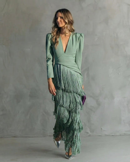 Clara – Robe élégante à manches frangées