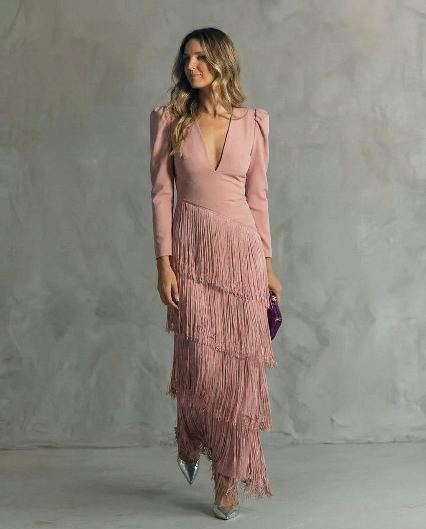 Clara – Robe élégante à manches frangées