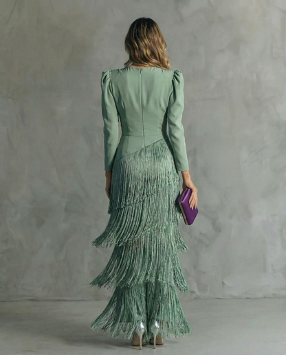 Clara – Robe élégante à manches frangées