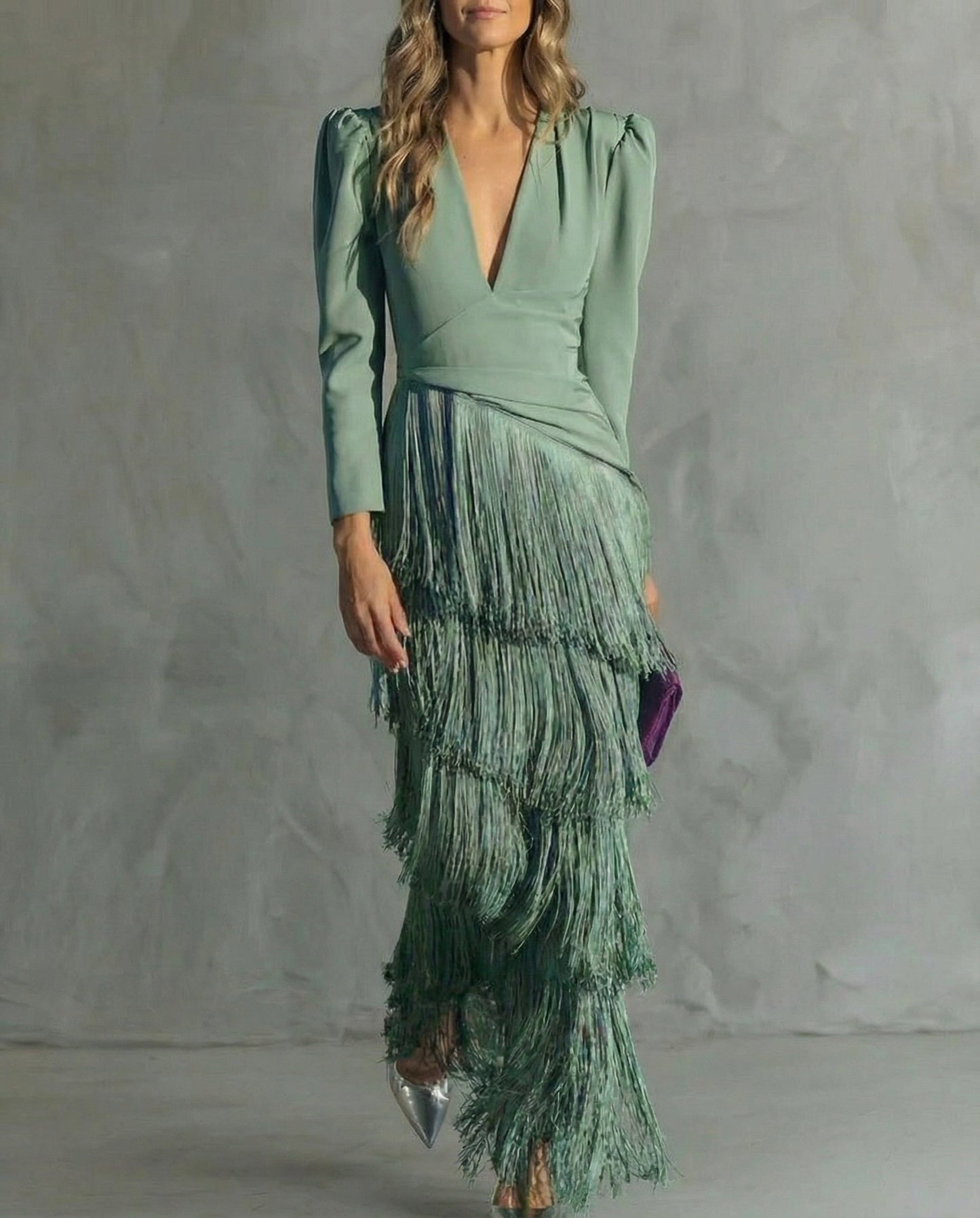 Clara – Robe élégante à manches frangées