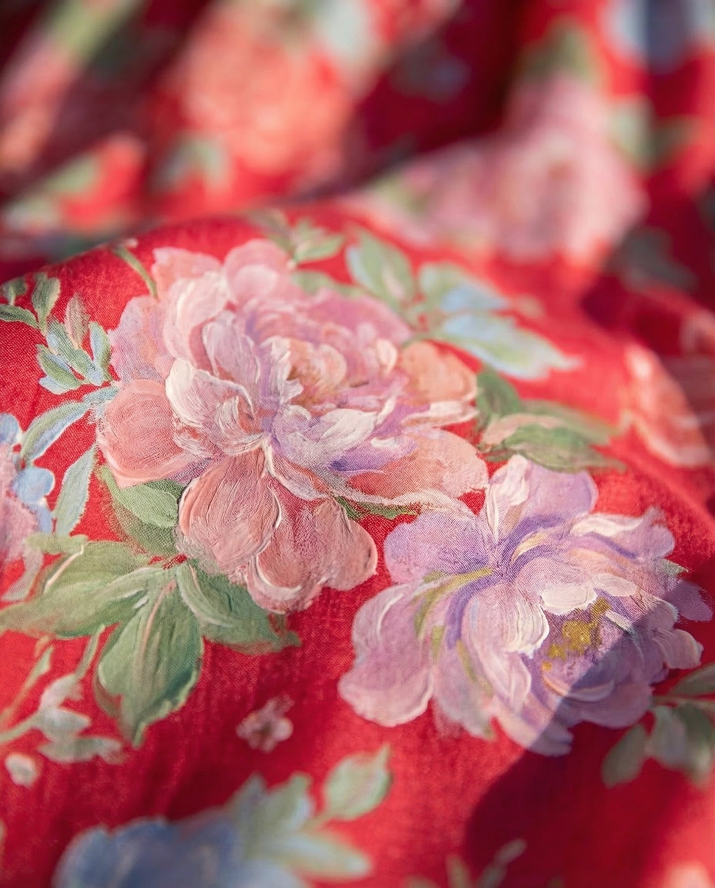 Miriam – Robe florale avec col en V