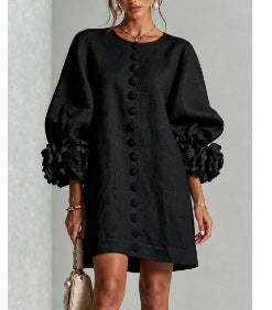 Robe à fleurs avec manches volumineuses et décolleté rond