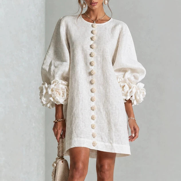 Robe à fleurs avec manches volumineuses et décolleté rond